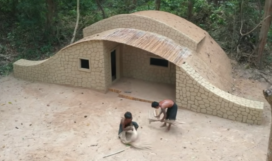 Just 14 Days Building This Hobbit Villa House