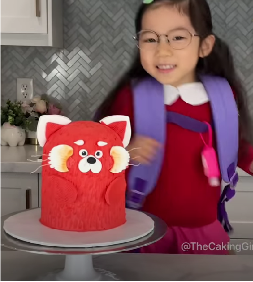 Watch this amazing 4-year-old Cake Artist